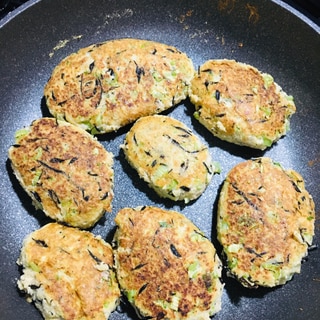 お肉不使用大豆ミートと豆腐とおかパのハンバーグ